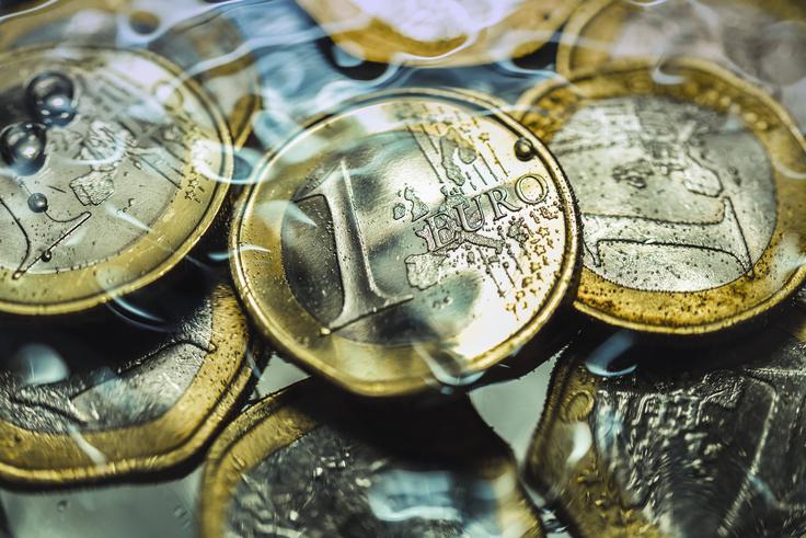 Je pešanja dolarja dobra novica za evro? Nekateri so prepričani, da je tako. | Foto: Guliverimage