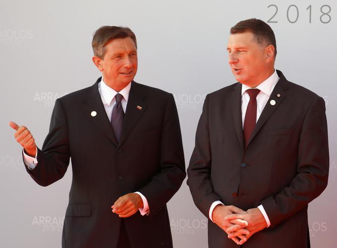Latvijski predsednik Raimonds Vejonis ob sprejemu Boruta Pahorja na srečanju skupine Arraiolos, Latvija, 13. september 2018.  | Foto: Reuters