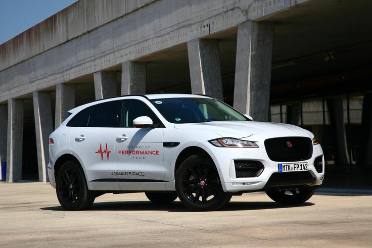 Jaguar F-pace. Nov model, ki bo s prodajo predvidoma zasenčil vse druge jaguarje skupaj.  | Foto: Vinko Kernc