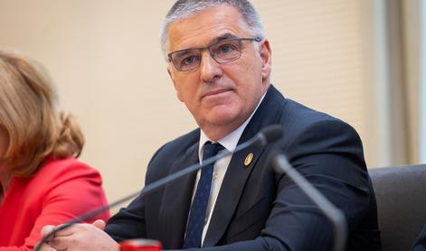 Protest zaradi posveta v državnem svetu, ki naj bi favoriziral nasprotnike vetrne energije