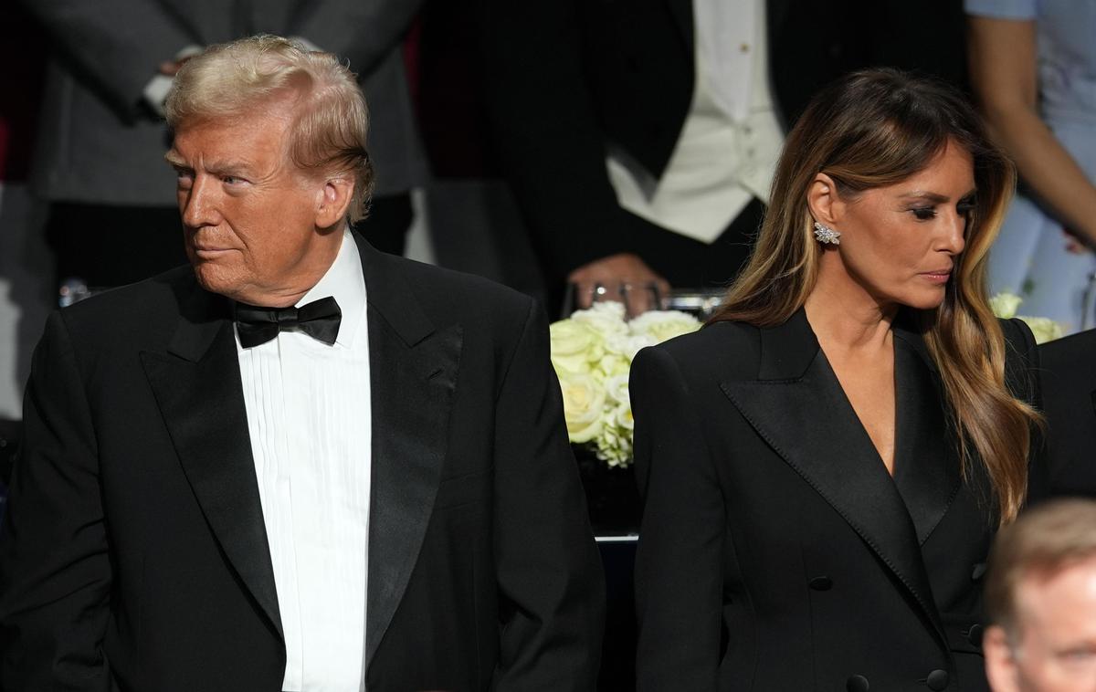 Donald in Melania Trump | Politika je igra in zakonca Trump sta uigran par. Donald s svojim robatim in brezobzirnim slogom nagovarja volivce, ki bi imeli radi v Beli hiši močnega in trdorokega predsednika, Melania pa s svojim mehkim in sočutnim pristopom nagovarja volivke, ki bodo ključne, če hočeta Trumpova znova v Belo hišo. | Foto Guliverimage