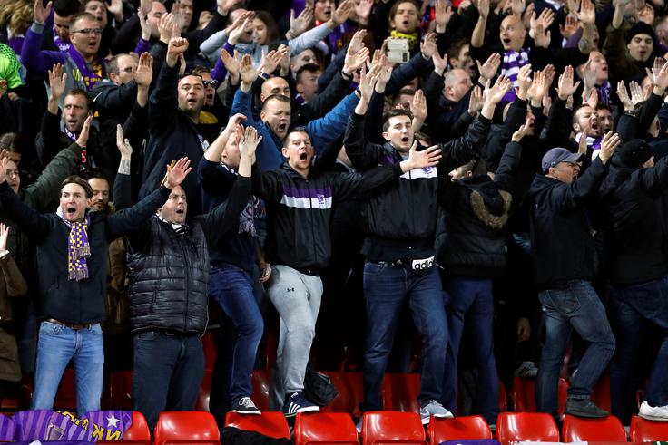 Na kultnem štadionu Anfield se je zbralo približno 2500 mariborskih navijačev. | Foto: Reuters