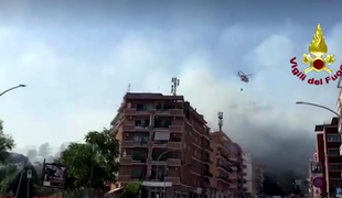 Požar v Rimu ogroža več stavb, evakuirali sedež italijanske radiotelevizije