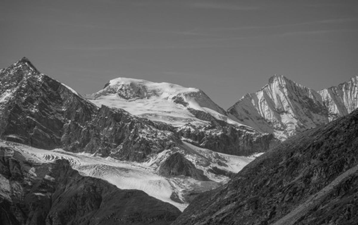 Alpe | Na krovu helikopterja so bili pilot, gorski vodnik in štiri njegove stranke. | Foto Profimedia