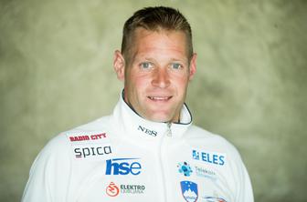 Ne želi si, da bi ga polne tribune preveč ponesle