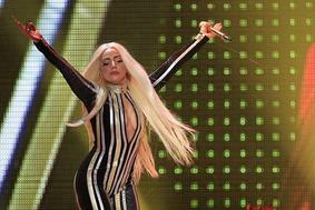 Lady Gaga zaradi poškodbe kolkov odpovedala turnejo