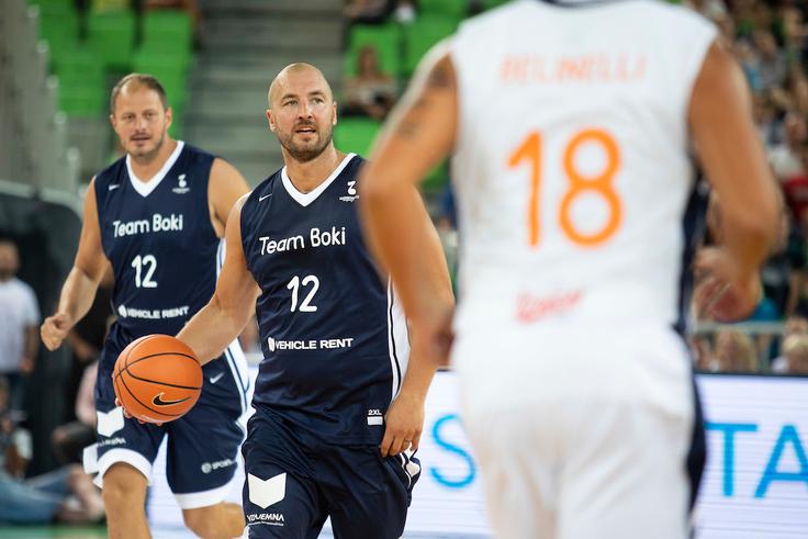 Rašo Nesterović in Marko Milić sta bila s Sanijem in Bokijem skupaj v reprezentanci, ki je leta 2005 v Beogradu sprožila košarkarsko navijaško evforijo. Medalje niso dočakali, so pa utrli pot naslednjim generacijam in zlasti lanski, ki je v Turčiji osvojila zlato medaljo. | Foto: Urban Urbanc/Sportida