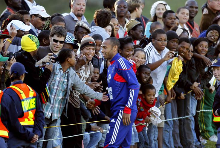 Najboljši strelec v zgodovini Francije Thierry Henry se je sprijaznil z obrobno vlogo, a je selektorja spravil v neprijeten položaj. | Foto: Reuters