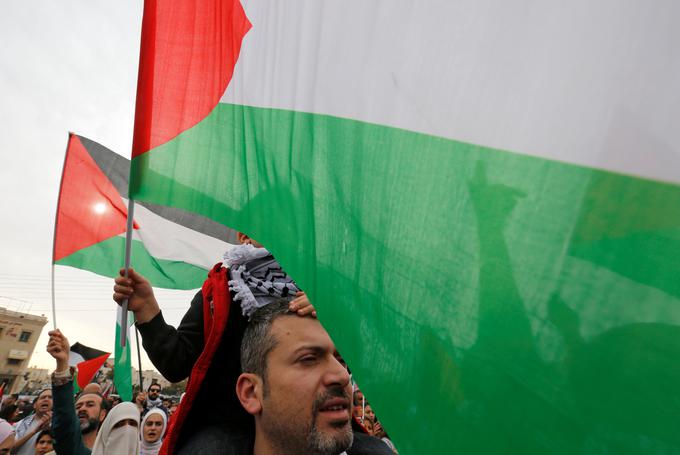 Kontroverzna odločitev ZDA, da Jeruzalem priznajo za prestolnico Izraela, je sprožila proteste Palestincev in naletela na neodobravanje v mednarodni skupnosti. | Foto: Reuters