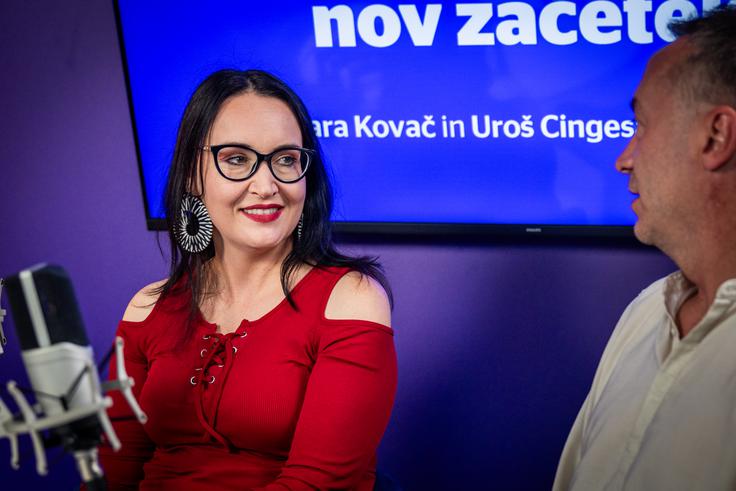 "Rada se prepustim, medtem ko mi Uroš rad sledi pri čustvih," o njuni zvezi pravi Tinkara Kovač. | Foto: Gaja Hanuna