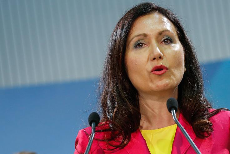 Evropska poslanka Patricija Šulin meni, da je bolj kot dodatna regulacija živilske industrije pomembna boljša informiranost potrošnika. | Foto: STA ,