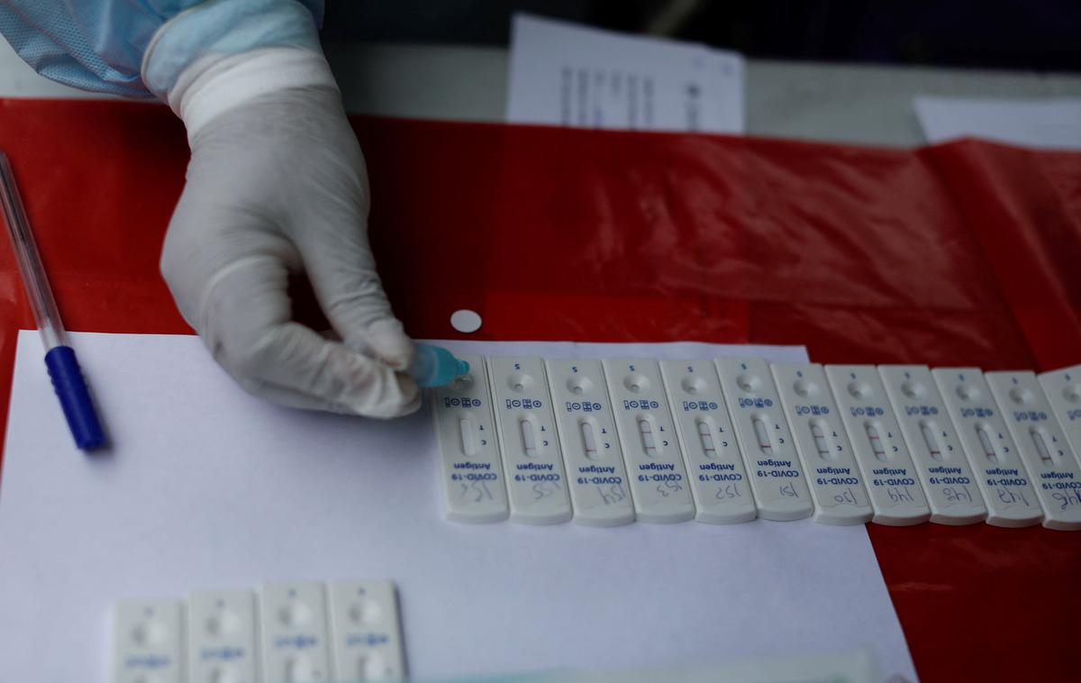omikron testiranje | Danes smo zabeležili nov rekord okužb, ki so jih potrdili v torek. | Foto Reuters