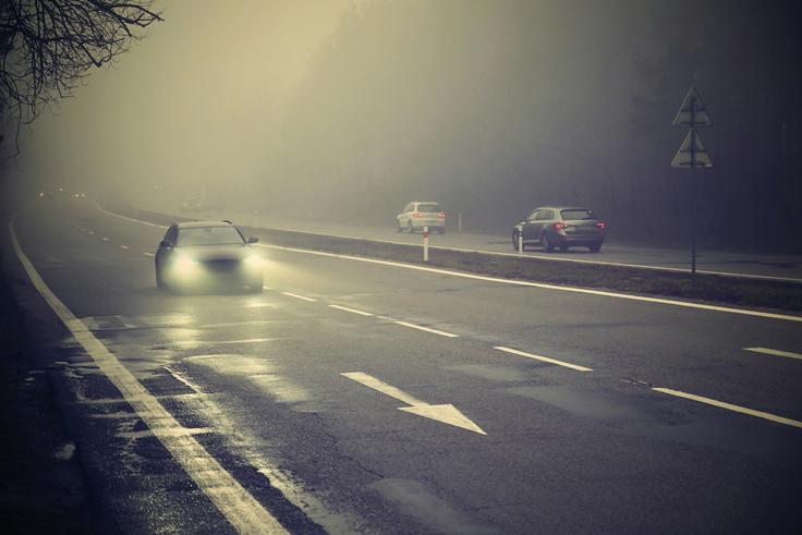 Vidnost, previdnost, upoštevanje predpisov in cestnih razmer lahko zagotovijo varnejše poti za vse, tudi v manj ugodnih vremenskih pogojih. | Foto: AVP