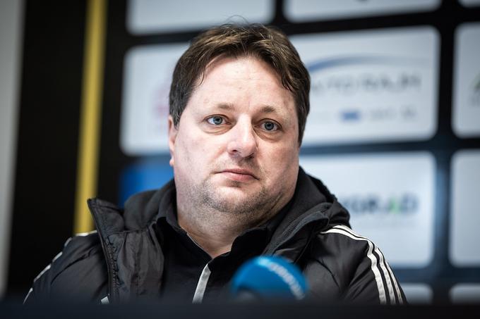 Poslovni direktor NK Maribor Bojan Ban se je po prekinjeni in nato odpovedani tekmi opravičil v družbi predsednika Mure Roberta Kuzmiča. | Foto: Jure Banfi/alesfevzer.com