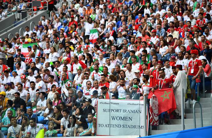 Takole so na prepoved ogleda nogometnih tekem Iranke opozarjale na letošnjem svetovnem prvenstvu v Rusiji. | Foto: Reuters