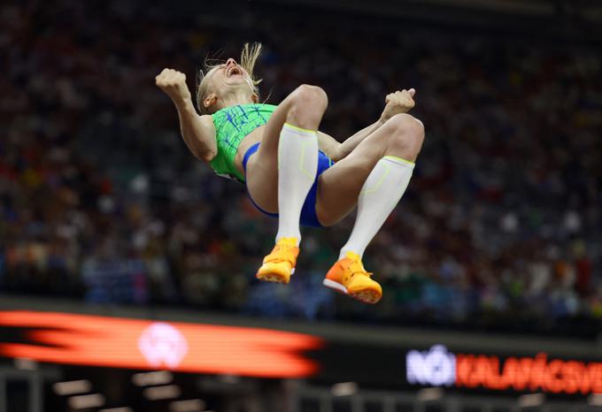Veselje Tine Šutej ob preskočenih 4,80 metra. | Foto: Reuters