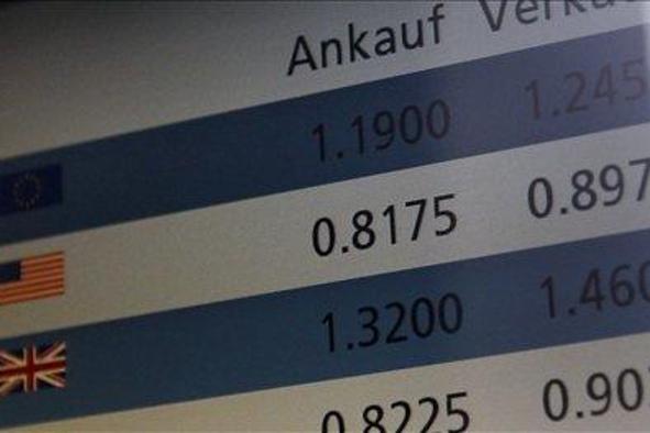 Švicarska centralna banka postavila minimalni tečaj franka