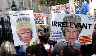 Protestniki v Londonu: Boris Johnson, lahko te je sram!