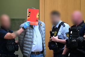 V Nemčiji se je začelo sojenje članom skupine Državljani rajha #video