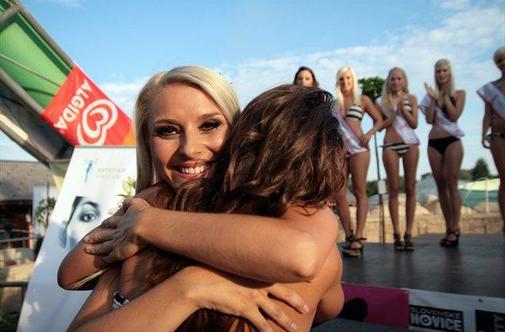 Mis bikini: Mislim, da si me ljudje ne želijo slišati peti