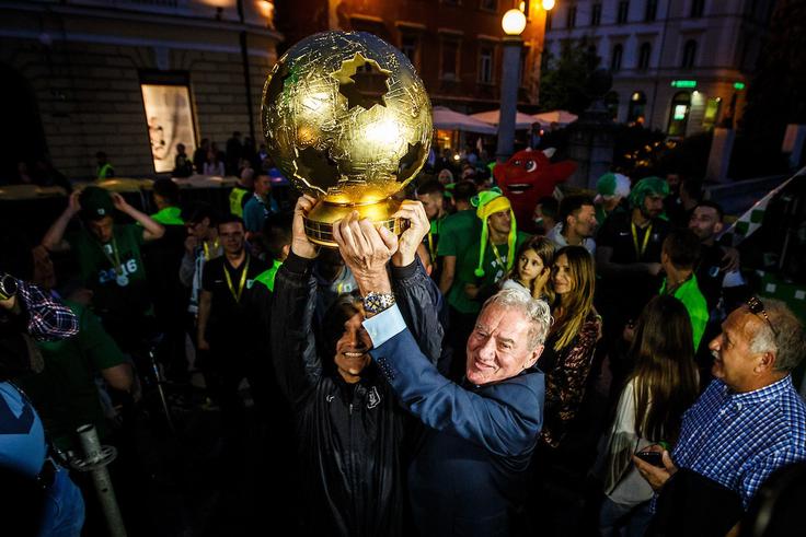 "Ne rečem, da Olimpija ni urejen klub. Vse čestitke Milanu Mandariću, da zagotavlja denar za delovanje kluba, a slovenska javnost od Olimpije pričakuje več," razmišlja Damjan Gajser, ki je v prejšnjem stoletju nosil tudi dres zmajev, o "poslanstvu" Olimpije v slovenskem nogometu. | Foto: Grega Valančič/Sportida