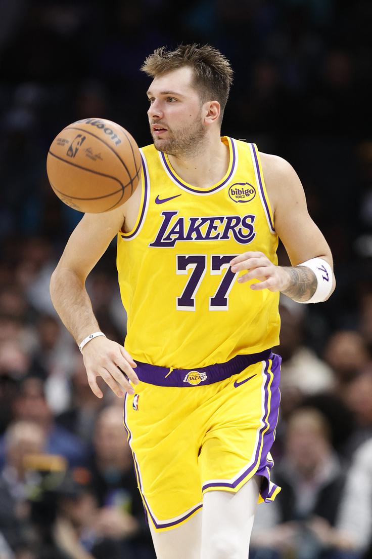 Luka Dončić je v skladu s svojim povprečjem v tej sezoni v Charlottu dosegel 38 točk. | Foto: Reuters