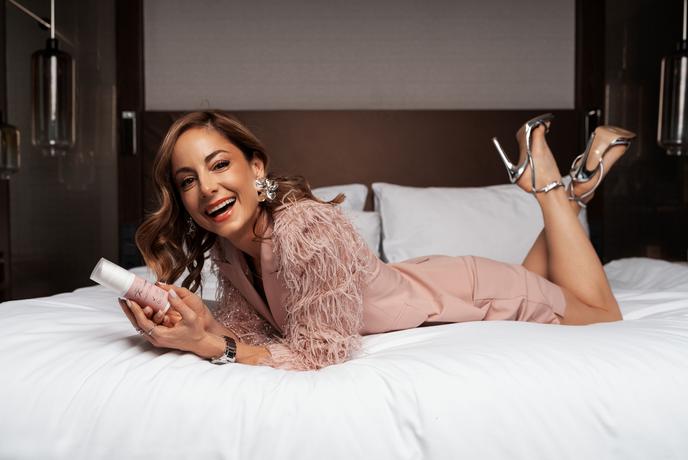 Ana Klašnja zažgala vložek – in s tem tudi vse tabuje o ženski intimi!