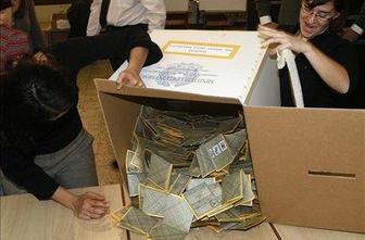 V Italiji drugi krog lokalnih volitev in referendumi