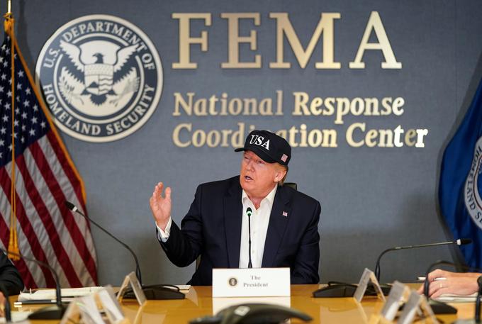 Ameriški predsednik se je udeležil konference, ki jo je ob dogodku sklicala Zvezna agencija za posredovanje v nesrečah. | Foto: Reuters