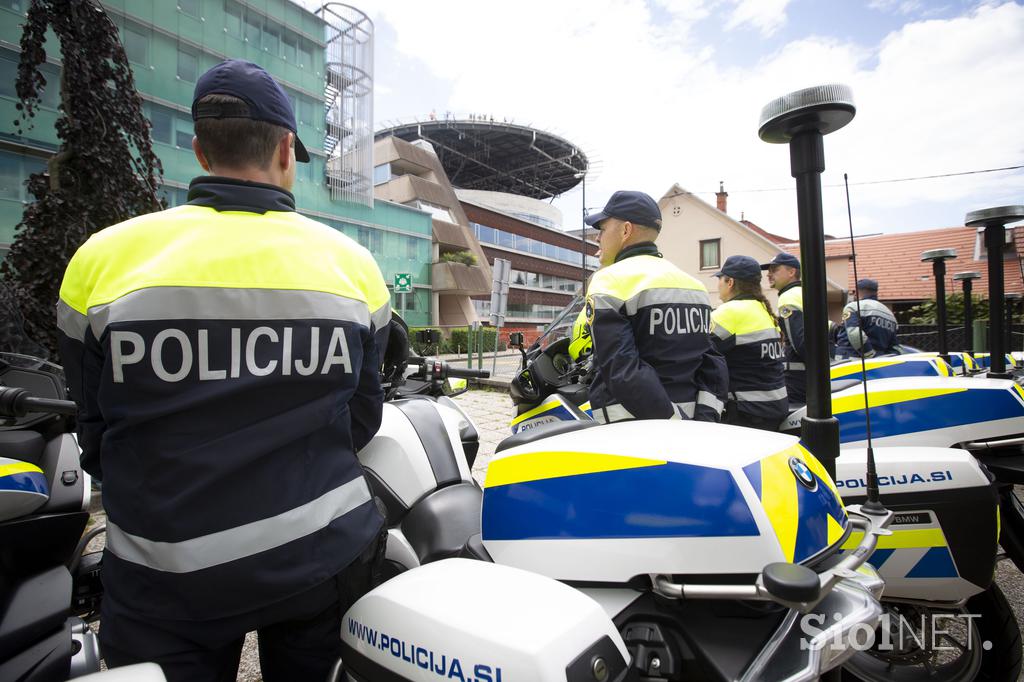 Prelet vojaških letal v podporo in zahvalo zdravstvenim delavcem.