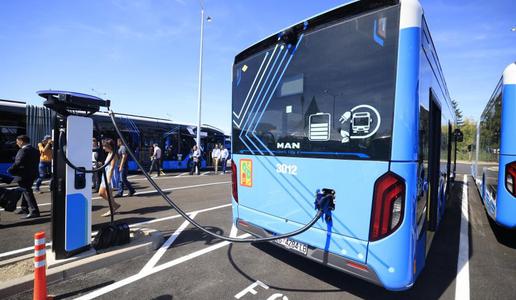 Zagrebški električni preobrat: na ceste zapeljalo 62 novih avtobusov #foto