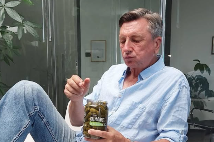 Borut Pahor, kumarice | Pahor si je privoščil kisle kumarice. | Foto Instagram