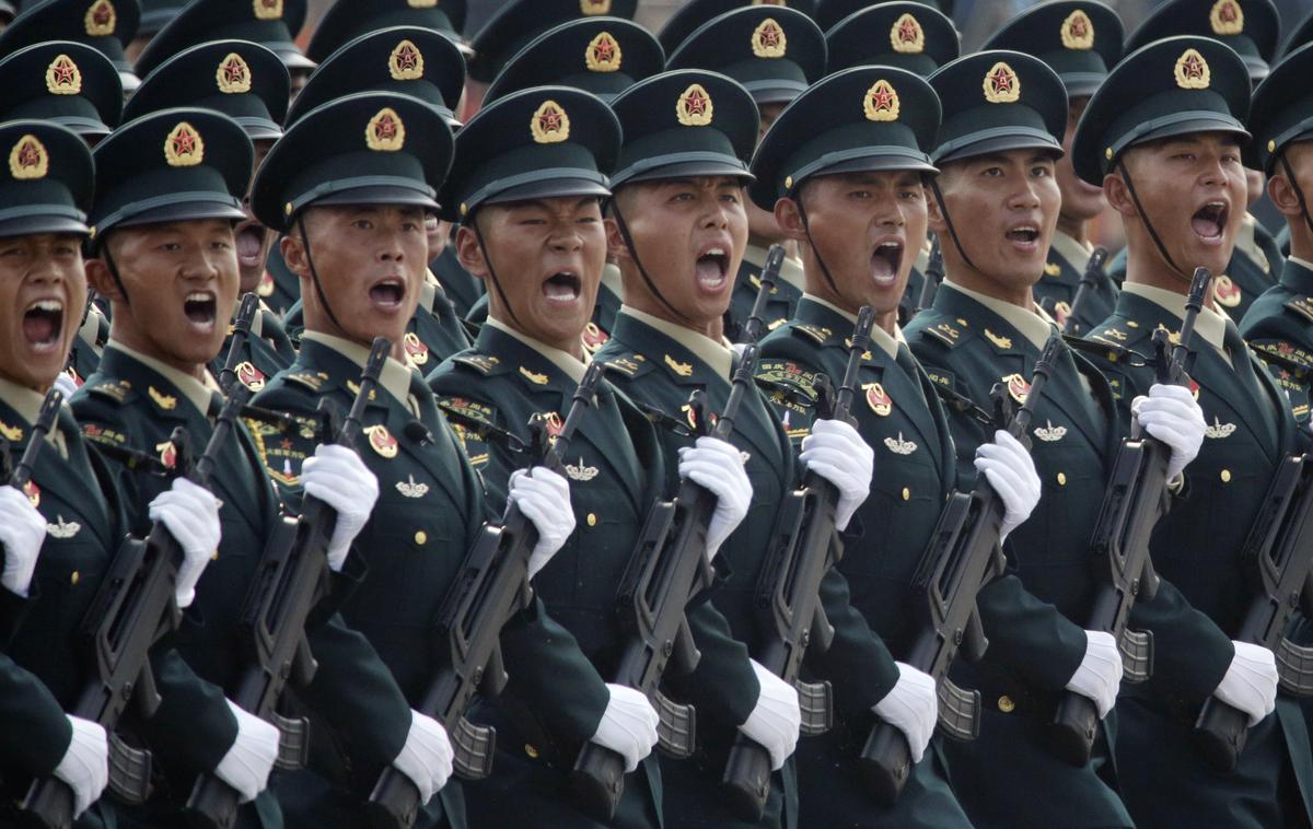 kitajska vojska | V vojaških vajah uporabljajo pravo strelivo.  | Foto Reuters