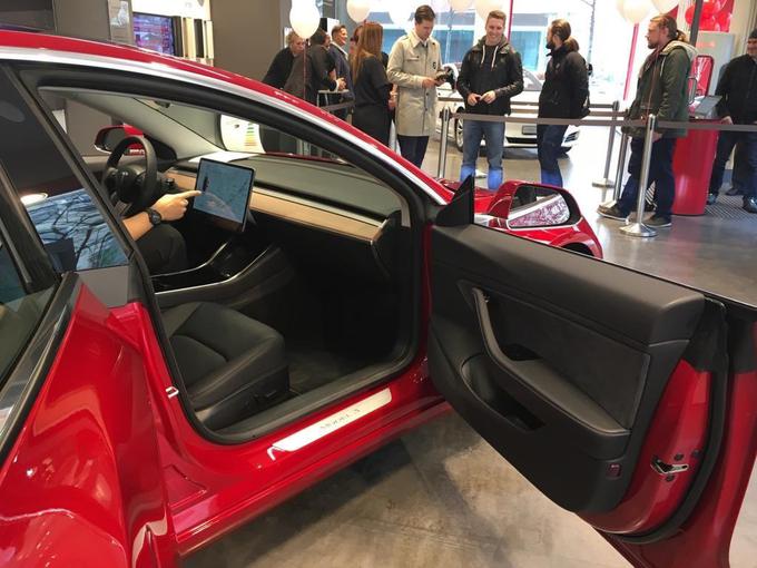 Tesla je uspela dvigniti proizvodnjo modela 3 na okrog 5000 vozil na teden. V ZDA so jih prodali že več kot 100 tisoč. | Foto: 