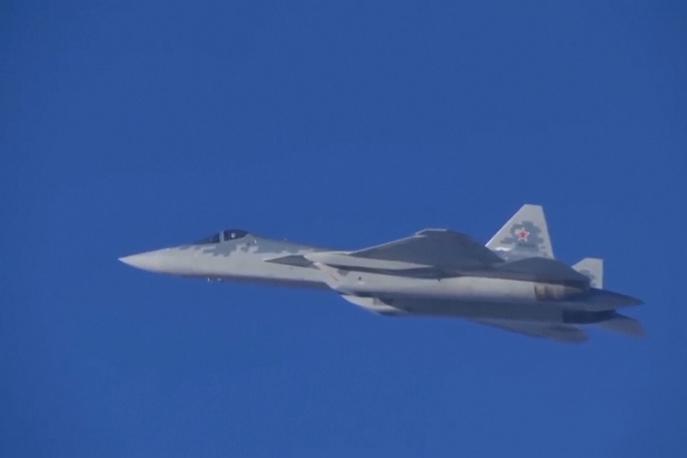 Letalo Su-57 | Namestnik ruskega obrambnega ministra Jurij Borisov je avgusta pohvalil letalo: "Kot veste, je danes Su-57 eno najboljših proizvedenih letal na svetu." | Foto YouTube/Posnetek zaslona
