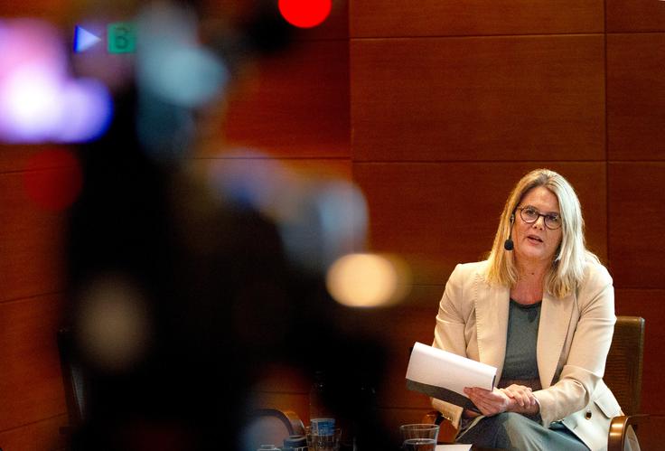 Posebna poročevalka ZN za področje mučenja Alice Jill Edwards na tiskovni konferenci v Kijevu leta 2023 | Foto: Reuters