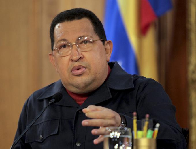 Hugo Chavez je z bolivarja leta 2008 zbrisal tri ničle, kar pa takrat ni preprečilo hiperinflacije. | Foto: Reuters