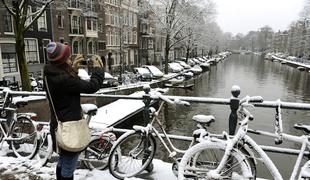 Ali zaradi treh centimetrov snega Nizozemski grozi prometni kolaps?