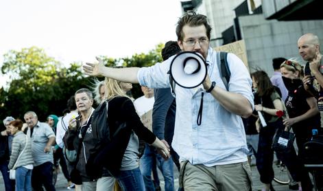 Poročilo Amnesty International: Slovenske oblasti v letih 2020–2022 diskriminatorne do protestnikov