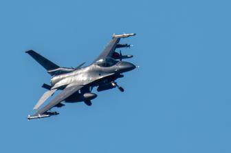 Zelenski: Prva bojna letala F-16 so v Ukrajini in že v akciji