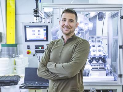 Iz vrtne lope do Amerike: zgodba Slovenca, ki prodaja naboje po vsem svetu