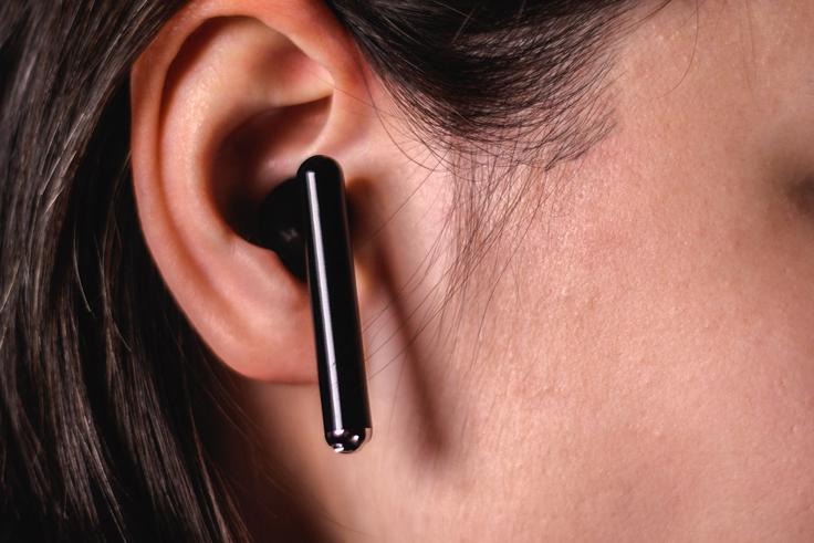 Slušalke Huawei Freebuds3 so zelo lahke in se lepo podajo v uho. | Foto: 