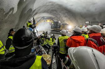 Predor Karavanke končno uradno prebit. Kdaj bo stekel promet? #foto #video