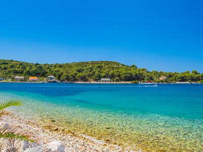 Dugi otok: Slovenec s čolnom trčil v kletko ribogojnice