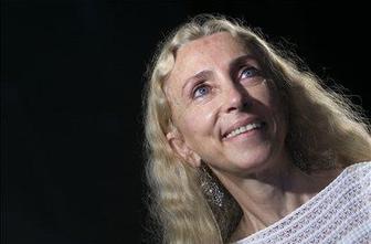 Vogue se je opravičil za "suženjski" nakit