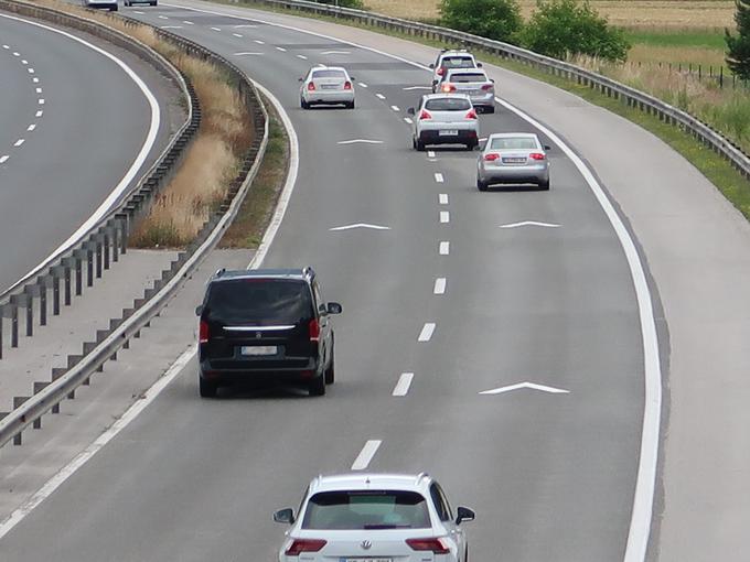 Označbe so vzpostavljene na odseku avtoceste A2 med Ljubljano (Šmartnim) in Vodicami. | Foto: DARS/zajem zaslona