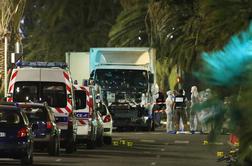 Napad v Nici: tovornjak zapeljal v množico, najmanj 80 mrtvih, 100 ranjenih #foto #video