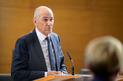 Pred nastopom nove vlade odstopili tudi državni sekretarki na finančnem ministrstvu