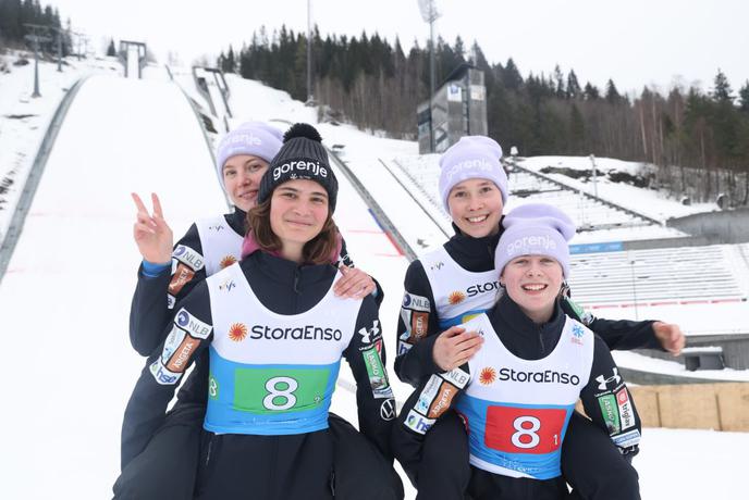Mlade slovenske skakalke do naslova ekipnih svetovnih prvakinj