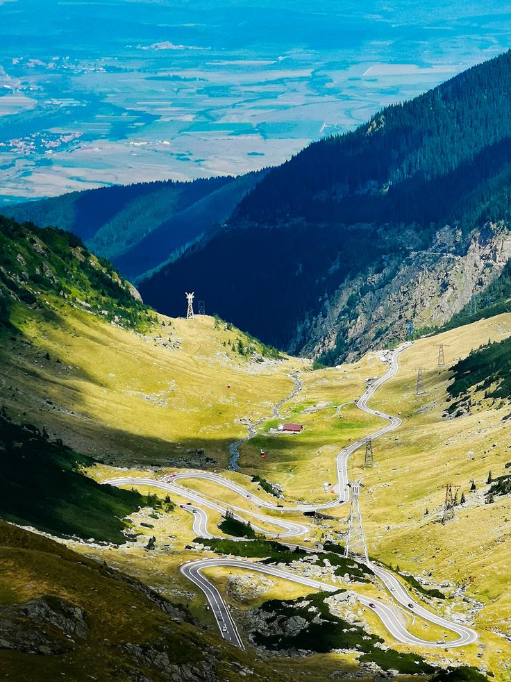Slavni Transfagarasan. Nicolae Ceaușescu ga je dal zgraditi, ker se je bal napada tankov takratne Sovjetske zveze. Danes je to najbolj znana cesta v Romuniji. | Foto: Gregor Pavšič
